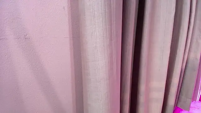 ellavillaluna - EllaVillaluna's free webcam - UK Sex Cams