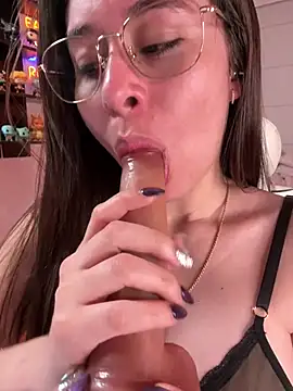 Webcam Model (Sharon_07)  is live.Free join now!