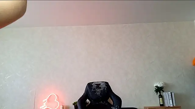 Kira_Chain webcam