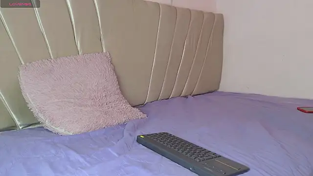 aly_n_sebas - Aly_n_sebas's free webcam - UK Sex Cams