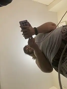 bombon_ok - Bombon_ok's free webcam