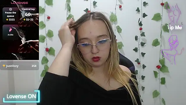 liaroberts1 - Liaroberts1's free webcam