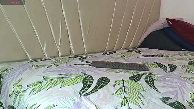 aly_n_sebas - Aly_n_sebas's free webcam - UK Sex Cams