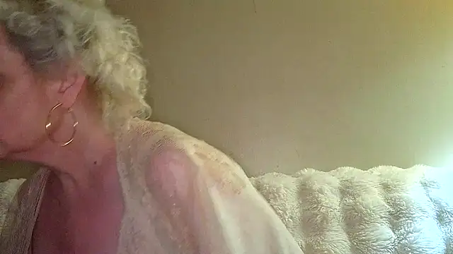 Blondie_the_librarian webcam