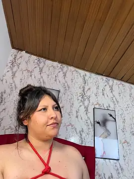 Webcam Model (Larissa_Antonella)  is live.Free join now!