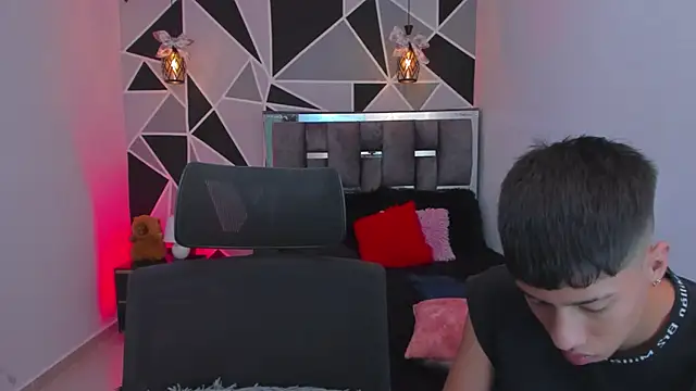 juan_nd_steven - Juan_Nd_Steven's free webcam