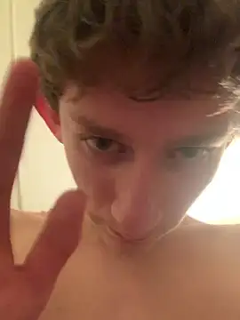 batman333444 (M twink) - Make dick sucking toy make me cum