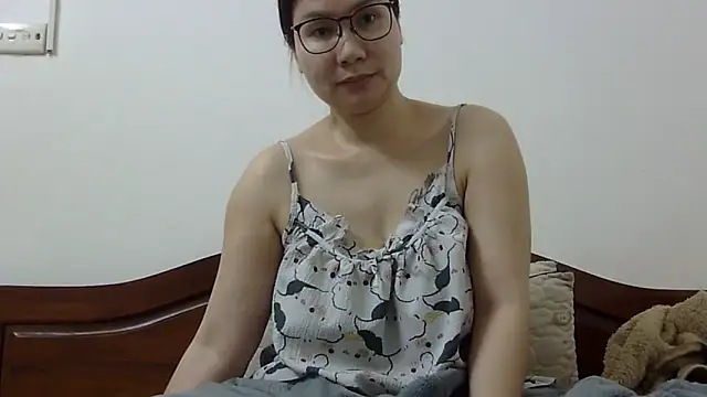 kiko_sunflower - Kiko_sunflower's free webcam - UK Sex Cams