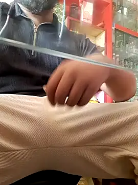 RaiStarrrr0-9 Live Webcam on Stripchat