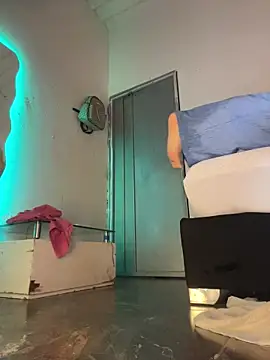 halana_squirts webcam