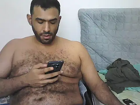 alphalatinobear - AlphaLatinoBear's free webcam - UK Sex Cams