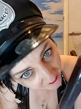 lucillabollente's Stripchat show and profile