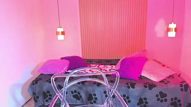 brendajennerr (F teen) - shirt off🍒