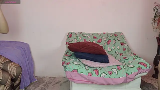 aly_n_sebas - Aly_n_sebas's free webcam - UK Sex Cams