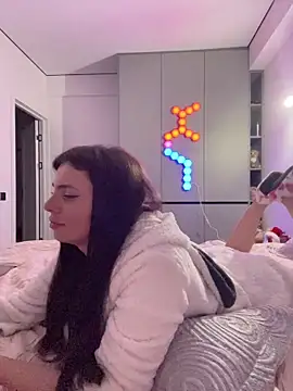 curlylara - CurlyLara's free webcam - UK Sex Cams