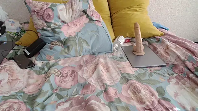 ksenia_444 - Ksenia_444's free webcam - UK Sex Cams