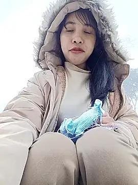 emaame68 - Emaame68's free webcam