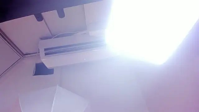 millieskinny18_ - Millieskinny18_'s free webcam