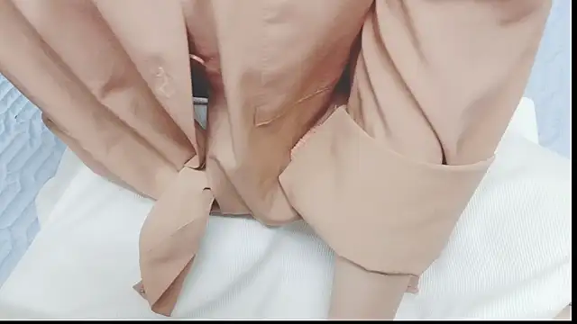 mai_maik (Ask my age) - open outfit-to see tits 5min