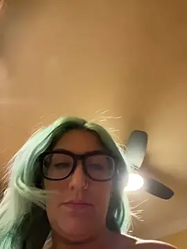 LittleMissEeve webcam