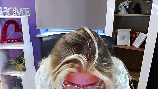 Live solo webcam of Zoey_Erotic