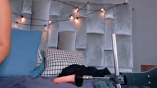 emmalou__ (F teen) - Play your cock in my pussy