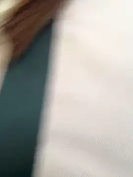 fionamurr (F teen) - insert 2 fingers in doggy style