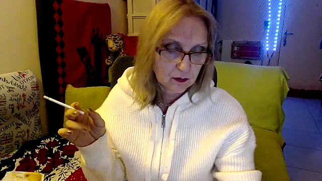 ala-n-dala (Ask my age) - Double dildo in pussy