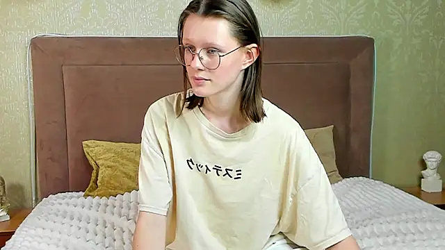 roxyherena - RoxyHerena's free webcam