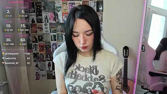 AliceeinWonderlanddd webcam