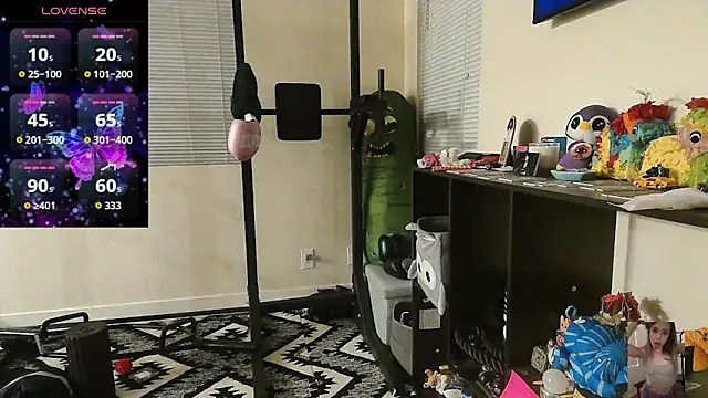 Blondiewithanass webcam