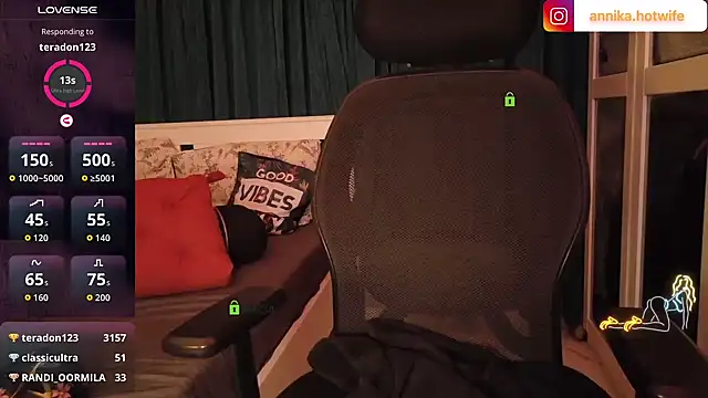 CharmingTania webcam