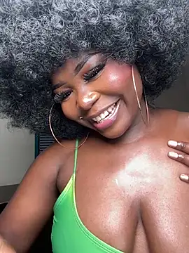 WomanNextdoor1 webcam