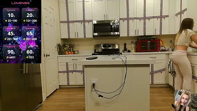 blondiewithanass (F young) - double penetration