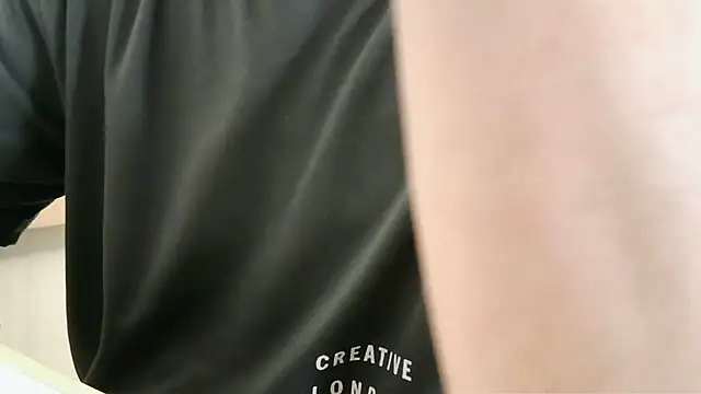 XiaoGuoGuo284512 webcam