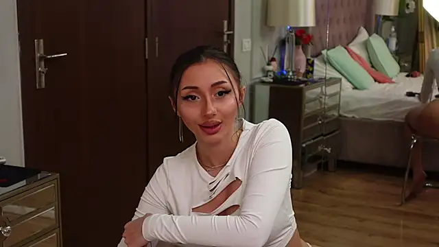 JenniferLovve webcam