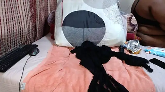 chocolatedarkbustyx - CHOCOLATEDARKBUSTYX's free webcam - UK Sex Cams