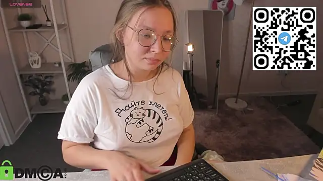 nuura_moore - Nuura_Moore's free webcam