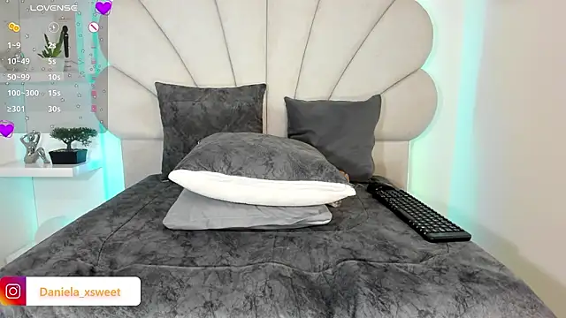 danielaangelina (T teen) - daniela very hot😈