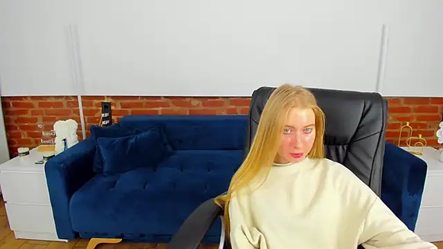 Alina_Blonde webcam