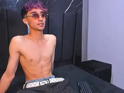 krisx_hl - KrisX_hl's free webcam