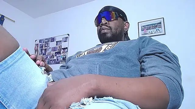 strong__anthony webcam