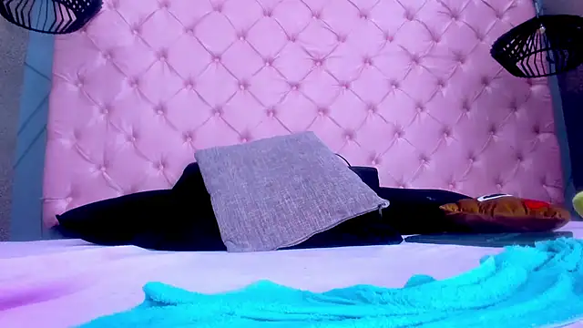 sara_burningg - Sara_Burningg's free webcam