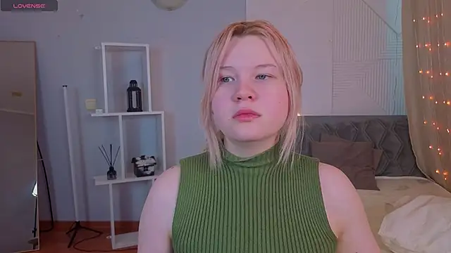 PinkyYoungPie webcam