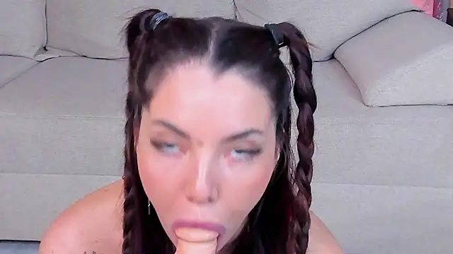 lylaroze - LylaRoze's free webcam - UK Sex Cams