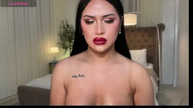 Your_Majesty_Tyra webcam