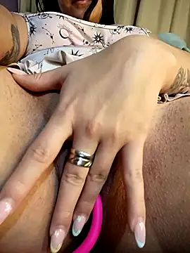 Webcam Model (Mysticdooll69)  is live.Free join now!