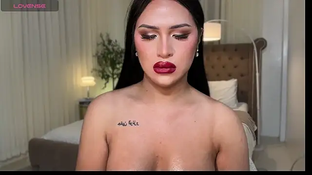 Your_Majesty_Tyra webcam