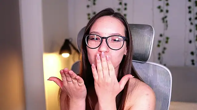 whyemmycry - WhyEmmyCry's free webcam - UK Sex Cams