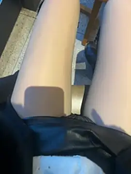 yimisun01 (F milf) - 户外超刺激……偷偷夹着小粉玩……王国王👑完成✅上身真🈳裸体3分钟